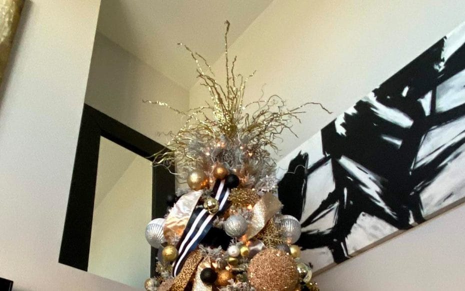 How to decorate a Christmas Tree with ribbon in 11 easy steps 9 How to decorate a Christmas Tree with ribbon in 11 easy steps 6