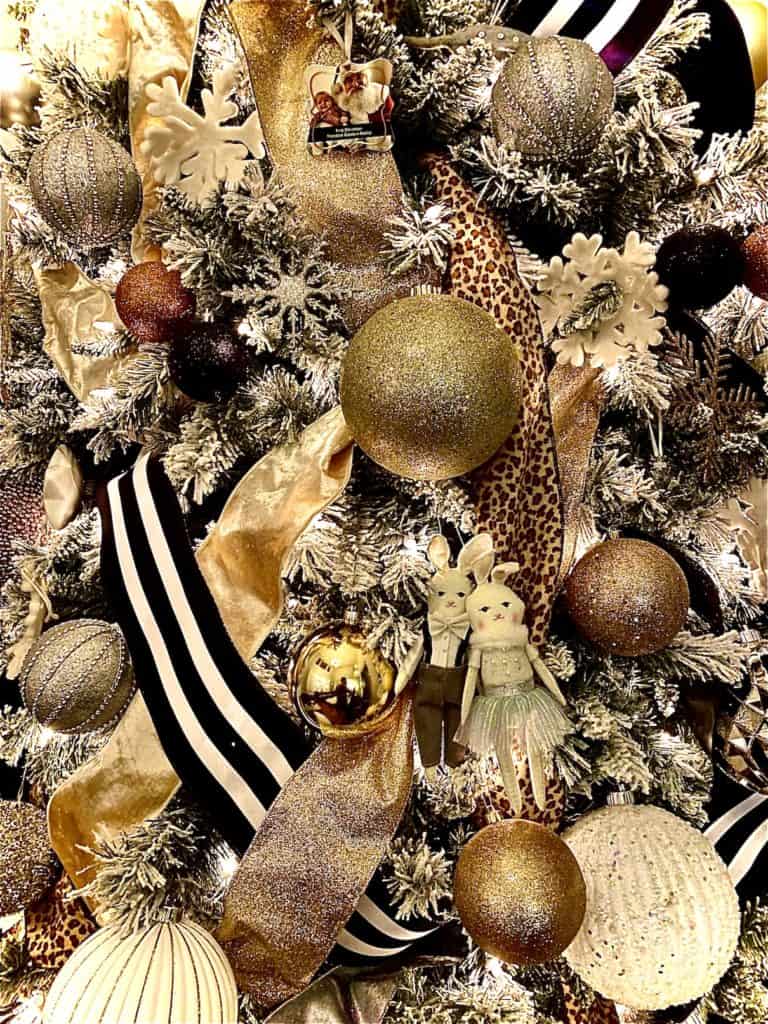 How to decorate a Christmas Tree with ribbon in 11 easy steps 10 How to decorate a Christmas Tree with ribbon in 11 easy steps 7