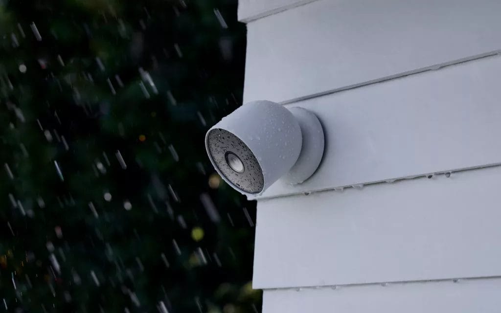 How long does the new Nest Cam Outdoor work on a single charge? 5 How long does the new Nest Cam Outdoor work on a single charge? 4